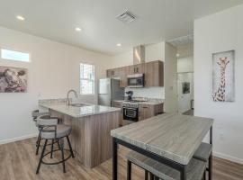 Modern Updated Central Bungalow، فندق في توسان