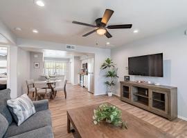 Modern Updated Luxury Triplex Ev Charging, hotel en Tucson