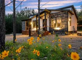 New At Ease Honeymoon Cabin Hot Tub Romantic