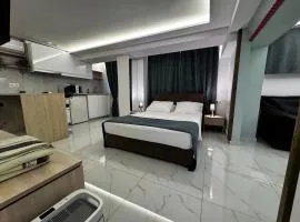 Athens Stay 40