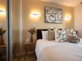 1BR - Stunning 5th-Flr Views - Sleeps 4 - Parking