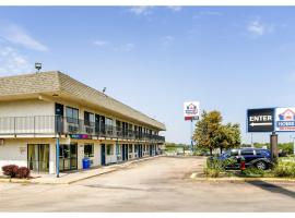 Home 6 by Townhouse Topeka KS I 70