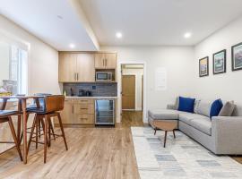 Aurora Lite - Brand new suite with private entrance，位于坎莫尔的酒店