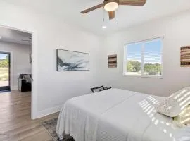 Country Charmer Single Story Cottage Pet Friendly