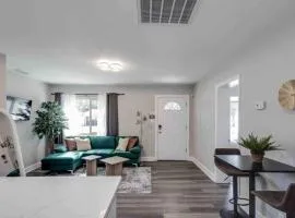 South Tampa 3BR with Backyard that Sleeps 10
