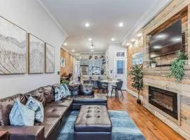 Large Bi-Level 3BR w Patio - 10 min to DT