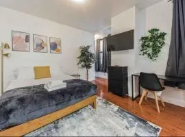 Cozy Studio across from Convention Center - 4R