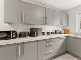 ST Helens 5 beds 3bath Fast WIFI Parking，位于圣海伦斯的酒店