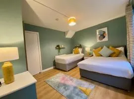 Location! Location! City Centre Townhouse Sleeps 6