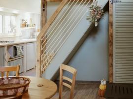 Gîte à la ferme - Animaux et séjour ressourçant, готель у місті Les Hays