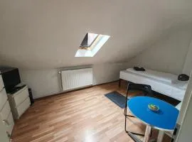 Privat Zimmer in Zwei-Zimmer-Wohnung als 2er WG