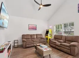 Oasis 4 - Near Downtown with TVs, Arcade, Games, Fun