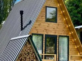 Mestia Sunrise Cottage, 1BR Mountain Stay Svaneti