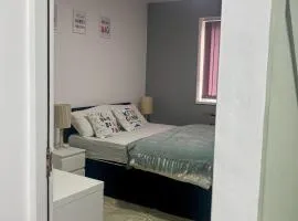 Green Road Haven - Cozy Retreat in Dudley