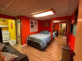 Colorful Studio, near downtown, walk to shopping
