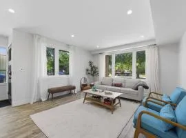 Bright Modern 3Bed 2,5Bath Evanston Home withParking home