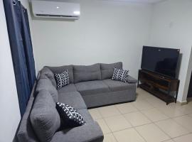 Casa Siena 3 bedrooms Close to the airport, casa de campo em Monterrey