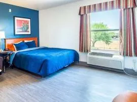 Vistas 107- Modern studio sleeps 3 with style