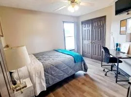 Classic Bedroom 2 - Queen Bed, Desk, TV, Closet