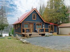 Chalet familial forêt & kayak, hotel v destinaci Nominingue