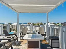 Gulf-View Retreat w Rooftop Deck, Private Pool Villa Anesi by AvantStay