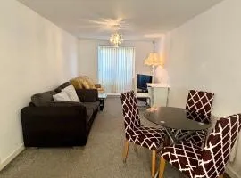 2 Bed Apartment-Sleeps 4-Free Parking