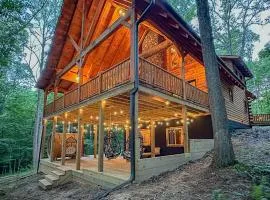Cheerful Cabin Nestled in Serene Wooded Ravine