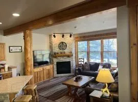 8750 Trappers Crossing condo