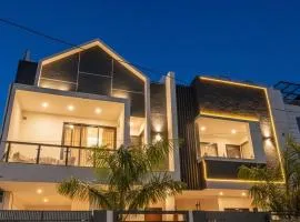 4 BHK Villa with pool & cook in city centre