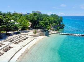 BEACH Condo at The Mactan Newtown for 6 guests, ξενοδοχείο σε Punta Engaño