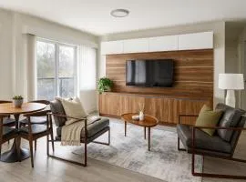 Bright and Stylish 2-Bedroom Prime Downtown West End