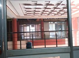 Hotel Teerth, hotel in Bahādrābād
