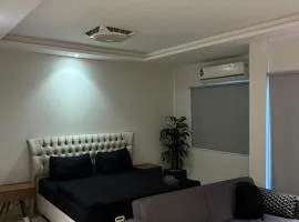 BRISTOL-STUDIO w GYM & POOL