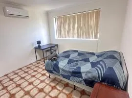 Spacious Queen Room with Air Conditioning - L1