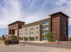 La Quinta Inn & Suites by Wyndham Phoenix West Glendale, kh&aacute;ch sạn th&acirc;n thiện với th&uacute; nu&ocirc;i ở Phoenix