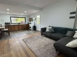 Swansea Coastal Retreat Near Sea & IGA