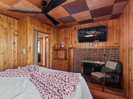 Historic Tacony Retreat with Sauna，費城的飯店