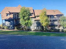 Deauville Proche Plage - Piscine Chauffée - Jacuzzi - Sauna, hotel in Deauville