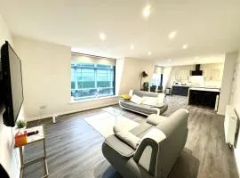 Best Location, Luxury, 2 to 8 guest, SkyTV and More