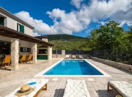 Villa Admiral Your Idyllic Retreat in rural area of Trogir hinterland