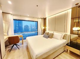 คอนโดสุขุมวิทสวีท เรียบหรู อบอุ่น ครบครัน, hotel in Makkasan