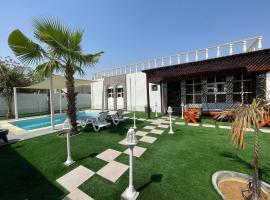 The home 2, hotel con pileta en Wāsiţ