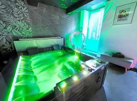 Love Room CHARME et PLAISIRS, hotel v destinaci Mazamet