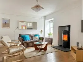 Mordros Cawsand Cottage, Steps from the Beach