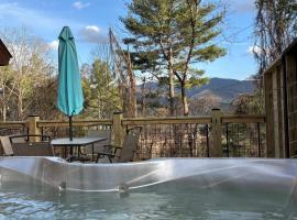Blue Ridge Cozy Cabin-Hot Tub & Dog Friendly、ブルーリッジのシャレー