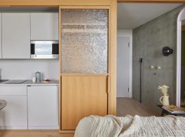 Locke at East Side Gallery