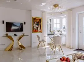 Ferienwohnung König Ludwig - Design-Apartment für Paare und Genießer am Starnberger See by LIVARIA