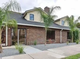 3 BR Urban Hideaway - Steps from Daily's TIAA Fld
