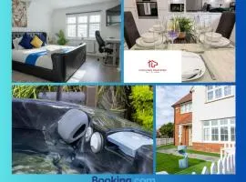 Luxury 5BR House with Jacuzzi plus Gym And SEPARATE 1 BR Garden Self-Contained Suite