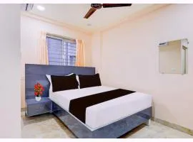 Hotel Varuna Palace Near Kashi Vishwanth Temple